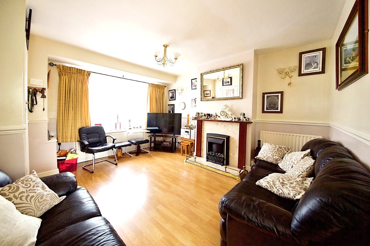 A comfortable living room in Sedcote Home
